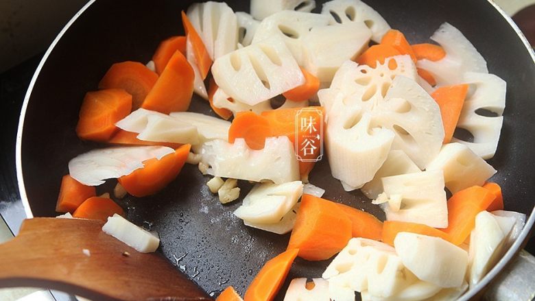 Sweet and sour fresh lotus root as an appetizer