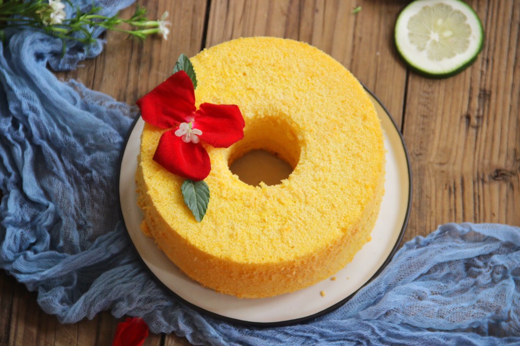 Pumpkin chiffon cake