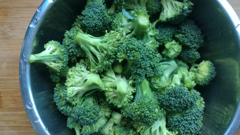 Fried bean sprouts with broccoli