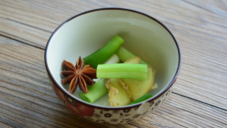 # savory#Cold celery and peanuts