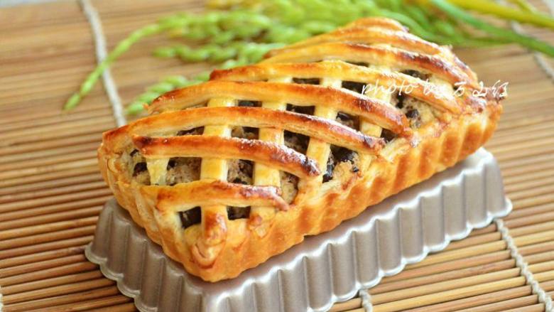 Lotus paste and red bean pie