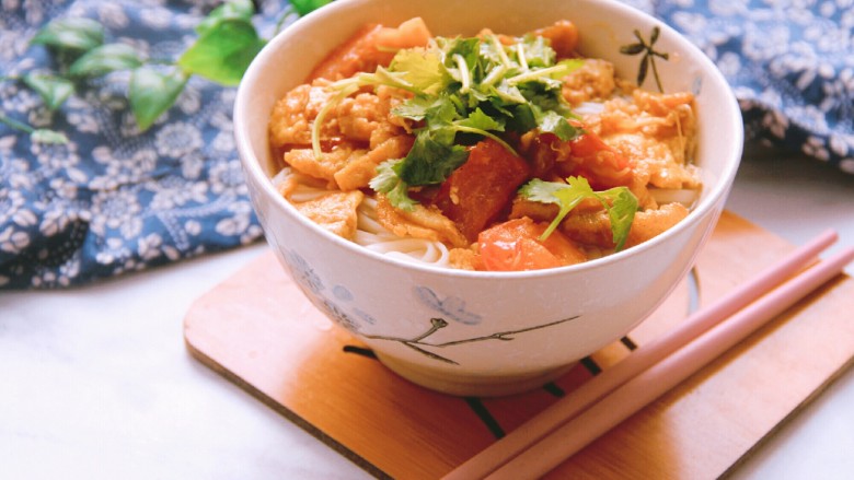 Tomato and egg noodles