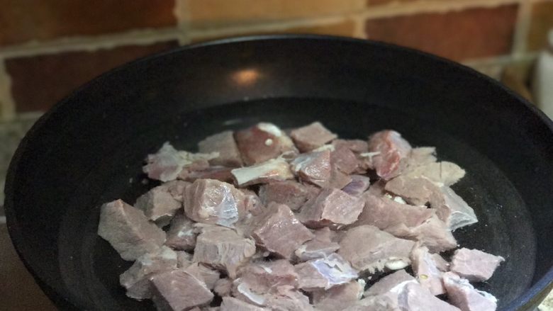 Stewed beef brisket with tomatoes and carrots, don’t overeat