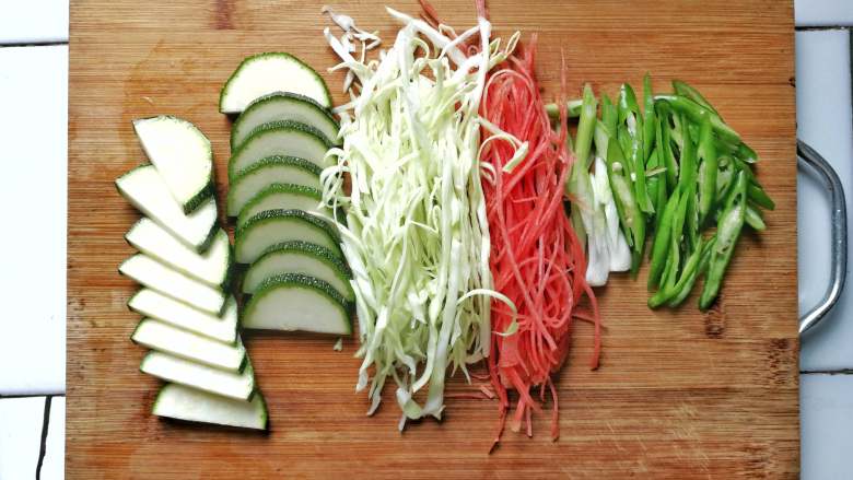 Yuebanwan fried (mixed) noodles