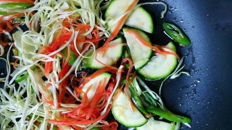 Yuebanwan fried (mixed) noodles