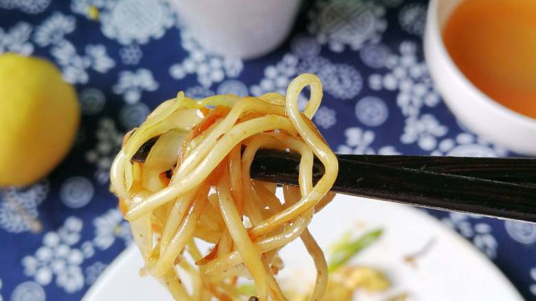 Yuebanwan fried (mixed) noodles