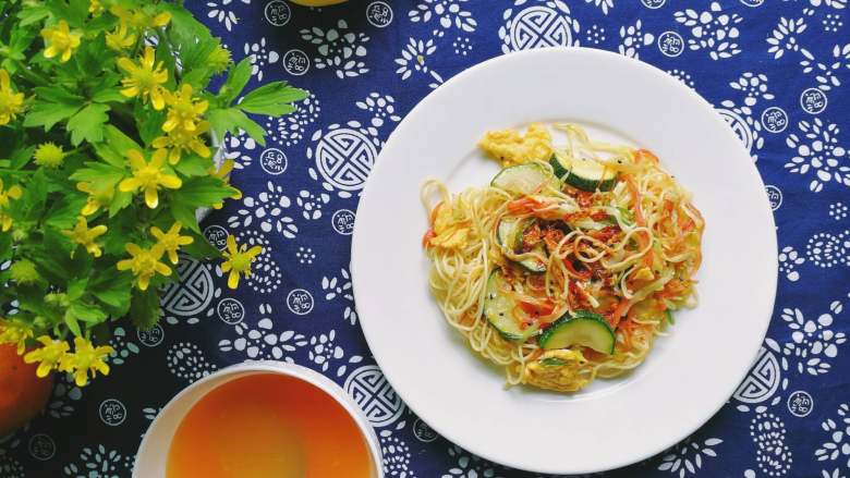 Yuebanwan fried (mixed) noodles