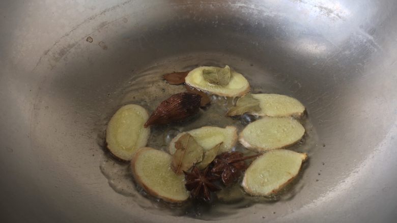 Braised elbow pork with dried bamboo shoots