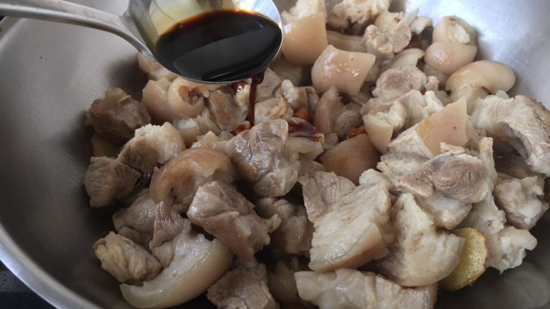 Braised elbow pork with dried bamboo shoots