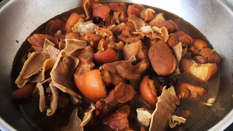 Braised elbow pork with dried bamboo shoots