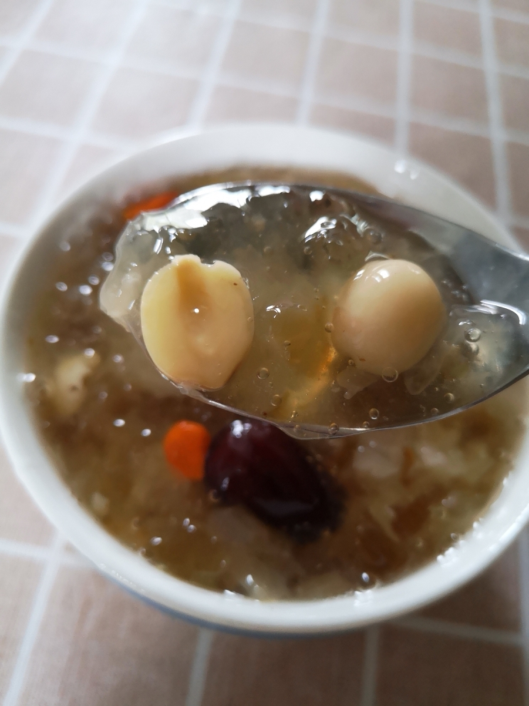 Peach Gum and Tremella Sweet Soup