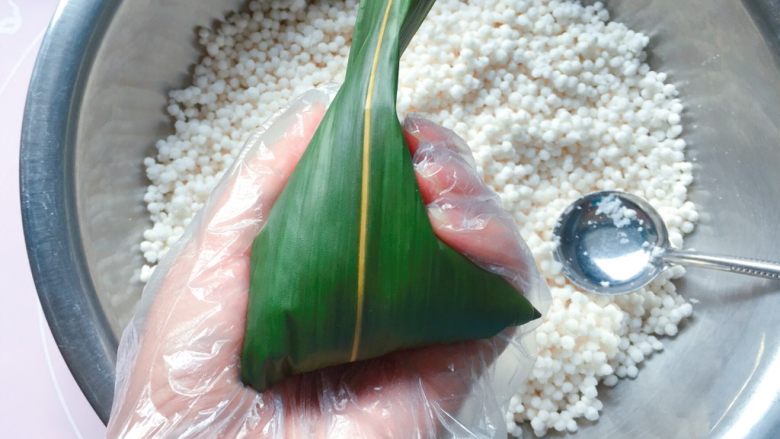 Candied dates and sago rice dumplings