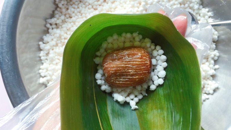 Candied dates and sago rice dumplings