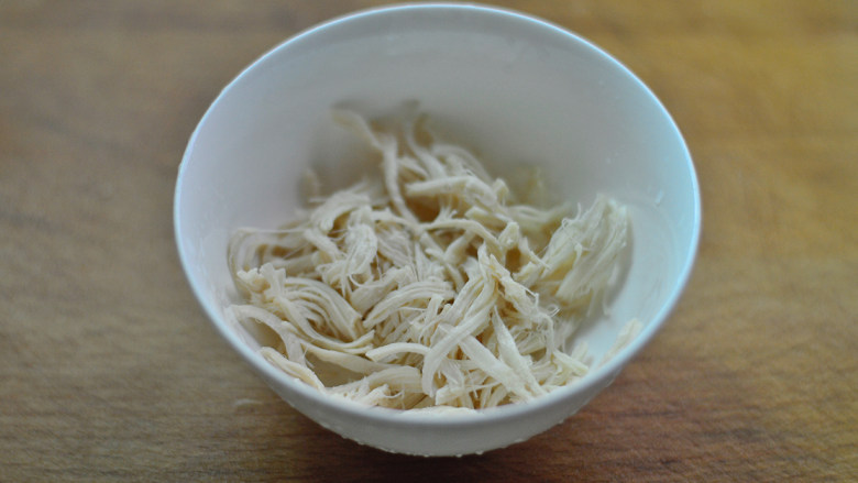 Noodles with Shredded Chicken Sauce