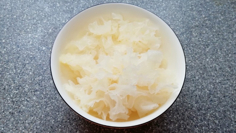 Various Fruits Apple, Orange and Tremella Soup