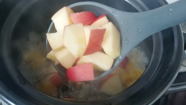 Various Fruits Apple, Orange and Tremella Soup