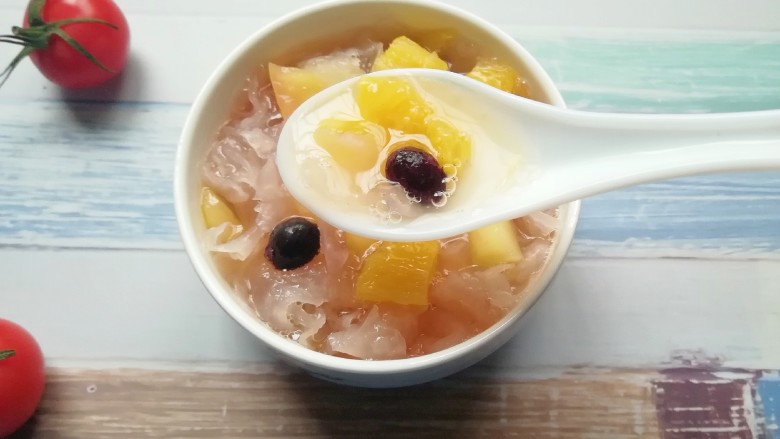 Various Fruits Apple, Orange and Tremella Soup