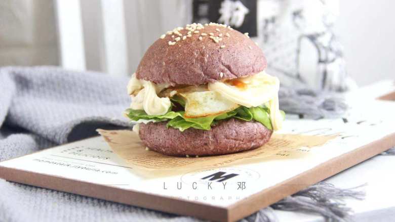 Black rice egg vegetable burger