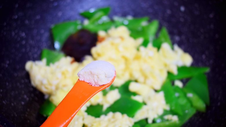 Fried Eggs with Green Peppers