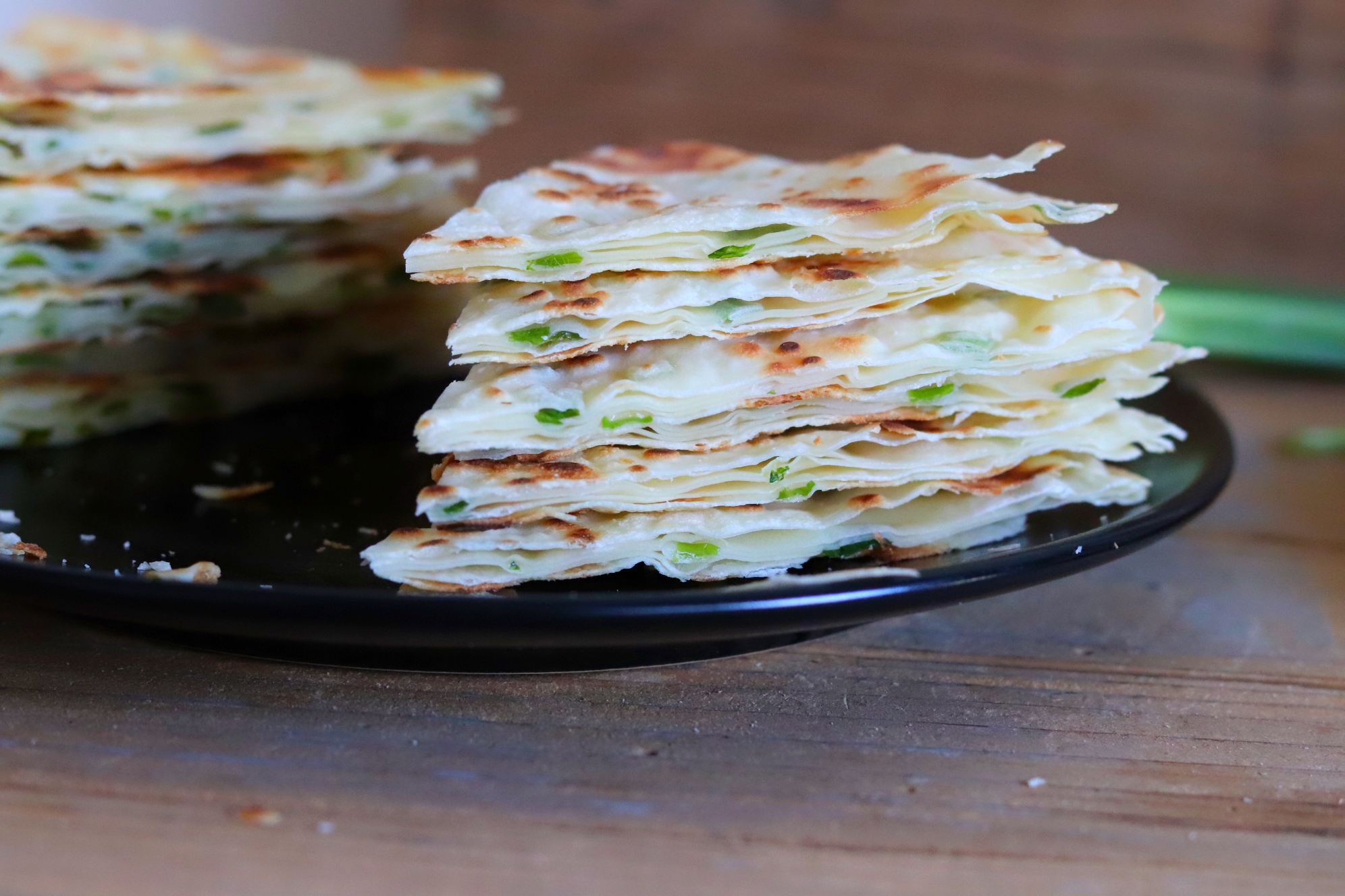 Dumpling skin version of scallion crispbread