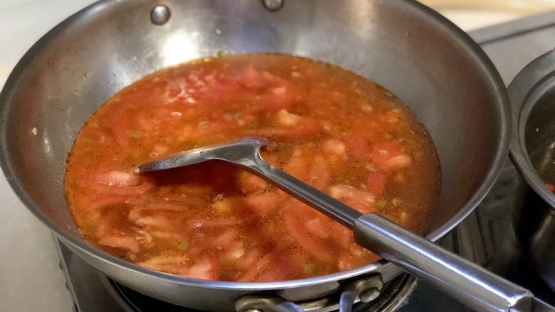 Tomato and tofu soup➕tomato and pickled mustard, tofu and egg soup