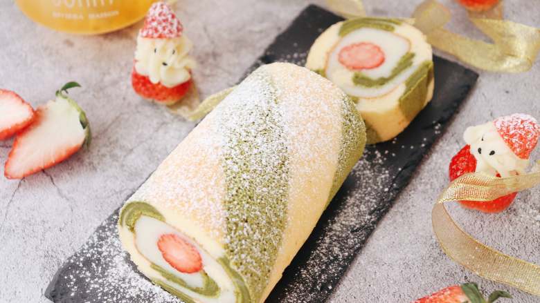 Christmas strawberry cake roll