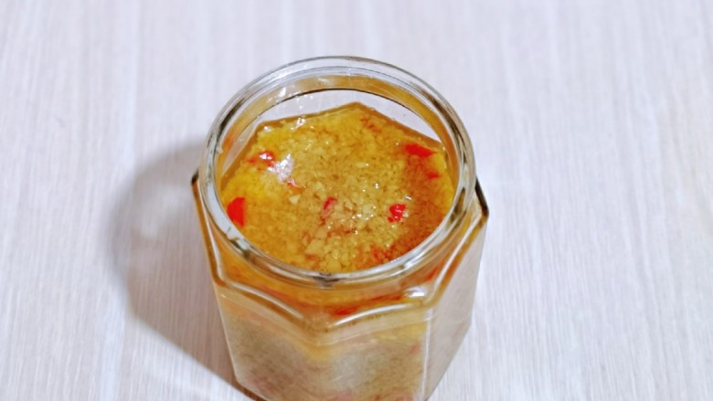 Homemade garlic chili sauce