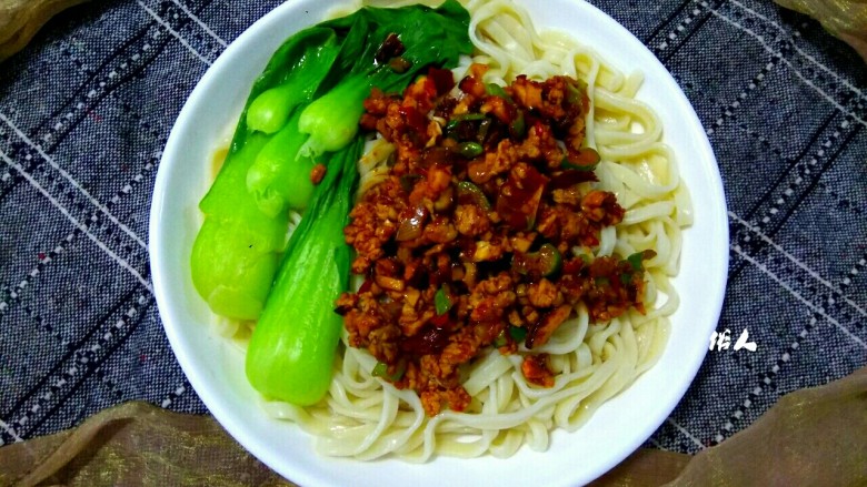 Mushroom and pork fried noodles