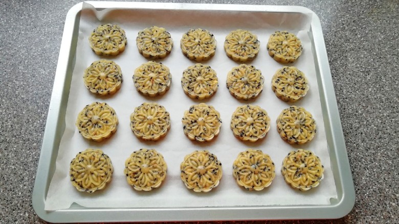 Sesame Walnut Crisp