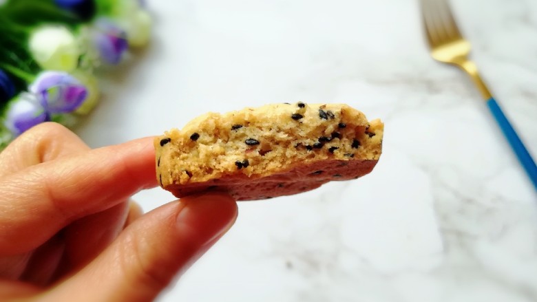 Sesame Walnut Crisp