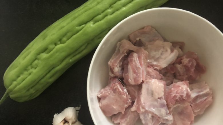 Steamed Bitter Melon with Garlic Pork Ribs