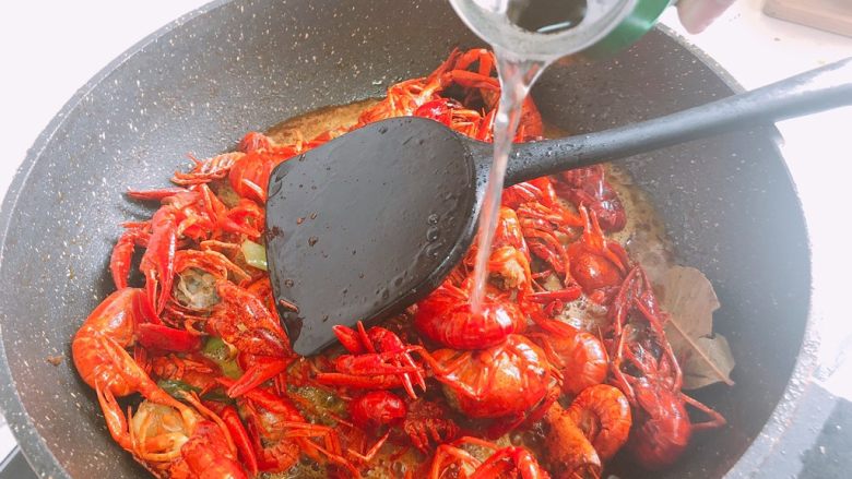 Thirteen fragrant crayfish