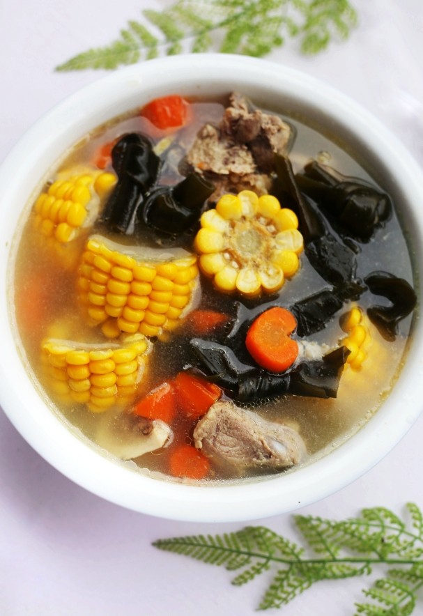 Corn and kelp bone soup