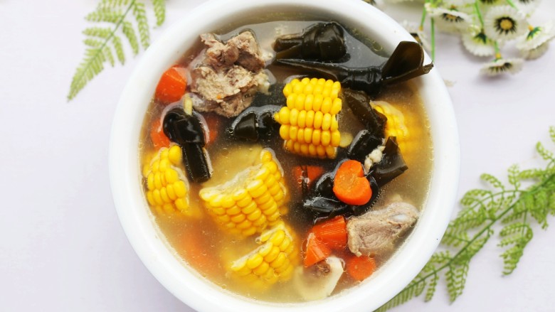 Corn and kelp bone soup