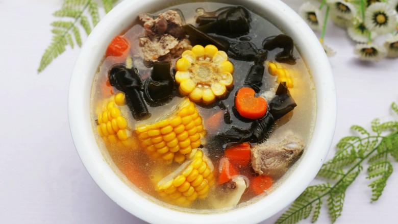 Corn and kelp bone soup