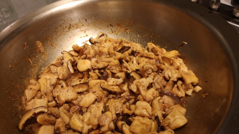 Braised chicken with mushrooms