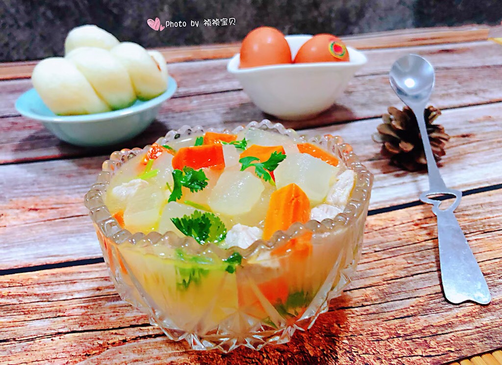 Winter melon, carrot and diced meat soup