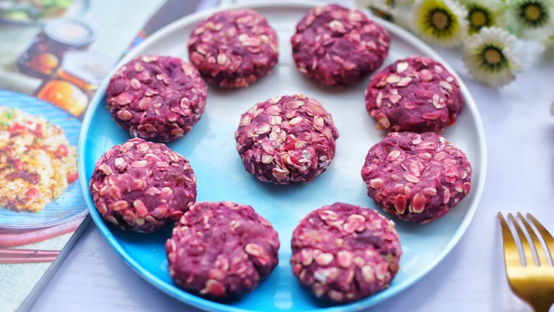 Purple Sweet Potato Oatmeal Cake