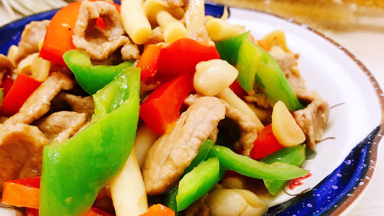 Green pepper fried pork slices