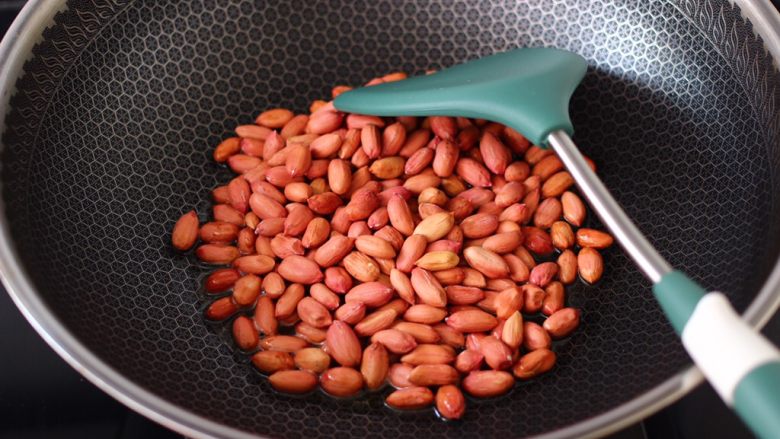 Peanuts soaked in vinegar