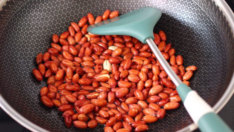 Peanuts soaked in vinegar