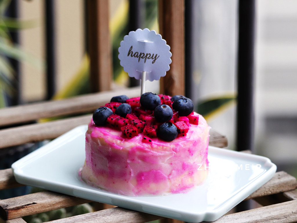 Dragon fruit gradient cake (baby food supplement)