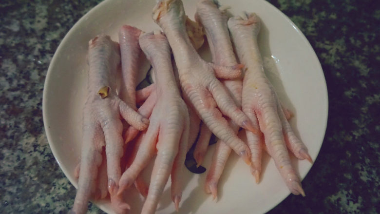 Fried chicken feet with green pepper