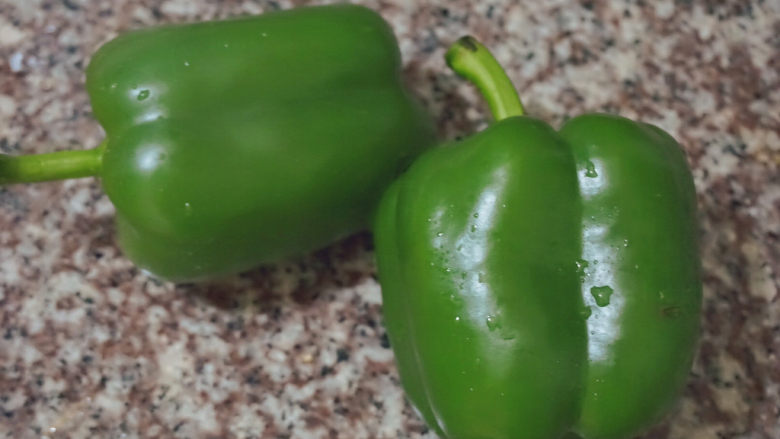 Fried chicken feet with green pepper