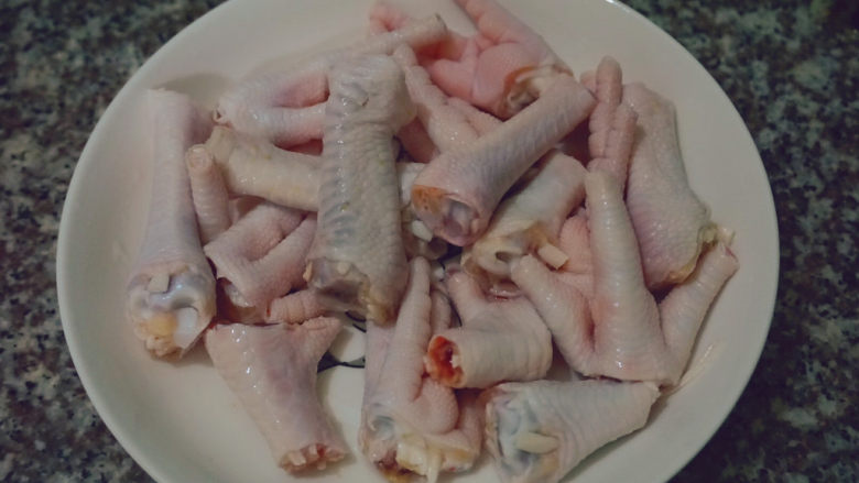 Fried chicken feet with green pepper