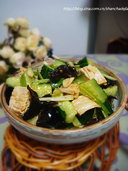 Bean curd and fungus mixed with cucumber