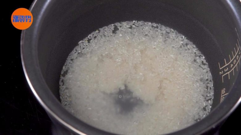 Homemade beautiful cherry blossom rice balls, leftover rice can also bring spring