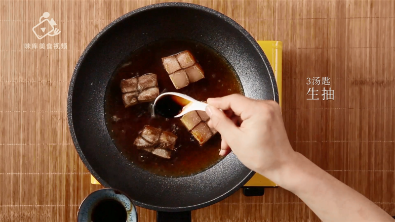 Oolong tea-flavored Dongpo pork, a classic dish that is fat but not greasy