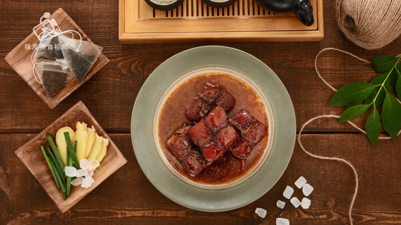 Oolong tea-flavored Dongpo pork, a classic dish that is fat but not greasy