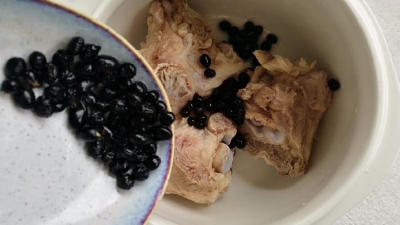 Yam and black bean nourishing soup